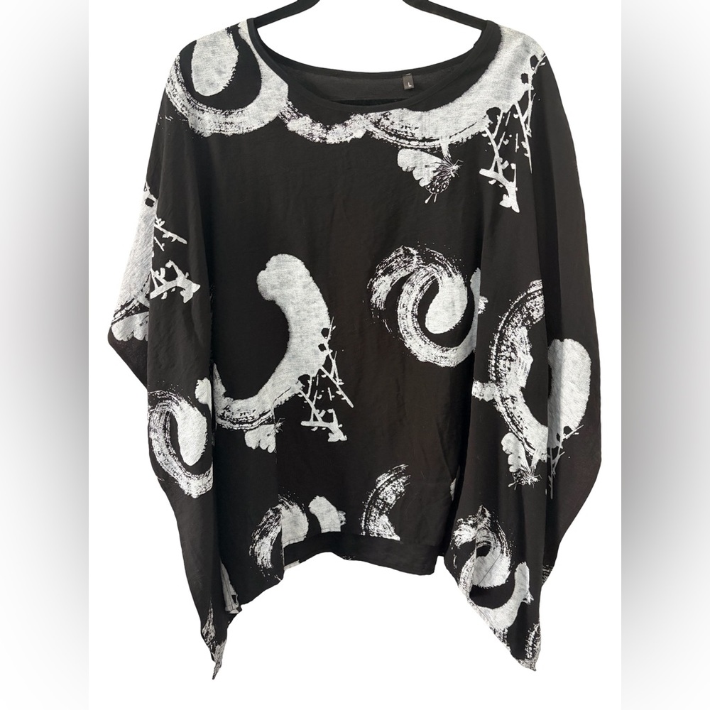 Patrizia Luca Artsy Black and White Boho Poncho Style Top size L